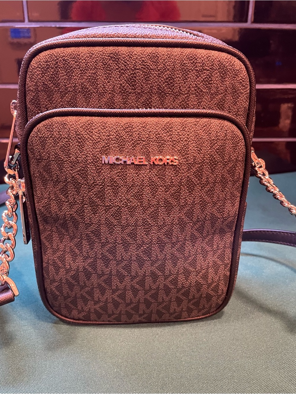 Beautiful brand new W/O tags Michael Kors Jet set travel crossbody bag